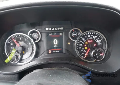 2020 Ram 1500 Big Horn 4X4 6'4 Box z USA, uszkodzony, nr VIN 1C6SRFBT2LN224359